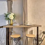 Le Nid Voute Avec Terrasse Situe Au Coeur De Rouen