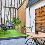 Le Nid Voute Avec Terrasse Situe Au Coeur De *