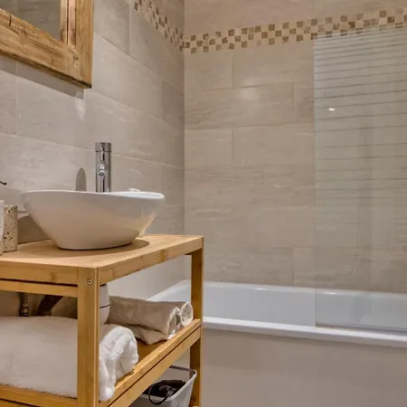 아파트 Le Nid Voute Avec Terrasse Situe Au Coeur De *