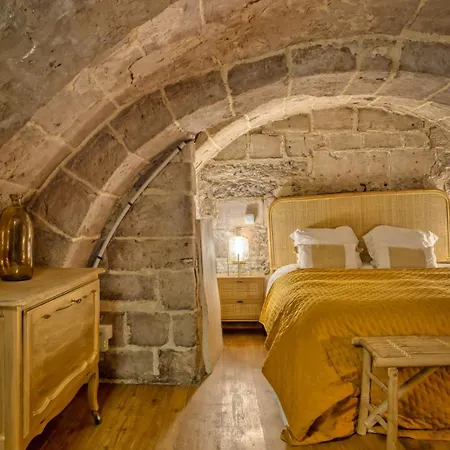 Le Nid Voute Avec Terrasse Situe Au Coeur De Rouen