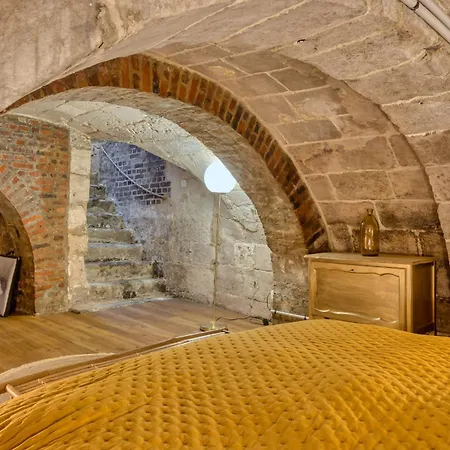 Apartment Le Nid Voute Avec Terrasse Situe Au Coeur De Rouen