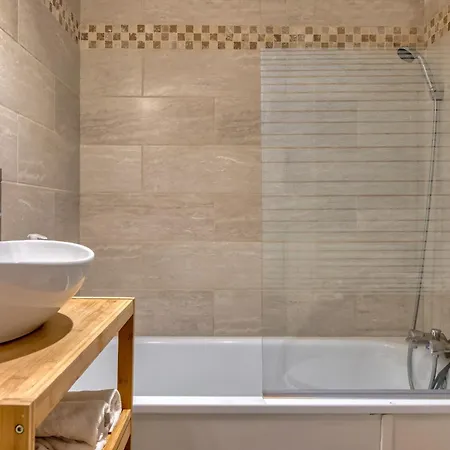 Le Nid Voute Avec Terrasse Situe Au Coeur De *