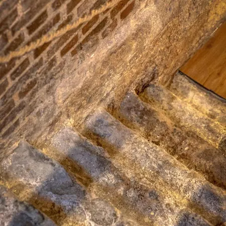 Le Nid Voute Avec Terrasse Situe Au Coeur De Rouen *