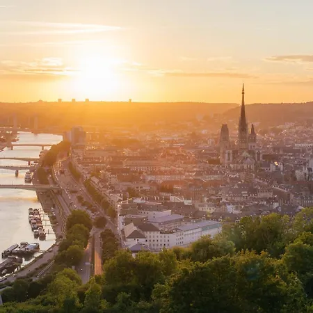 Le Nid Voute Avec Terrasse Situe Au Coeur De