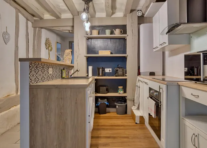 Le Nid Vouté Avec Terrasse Situé Au Coeur De Ruan