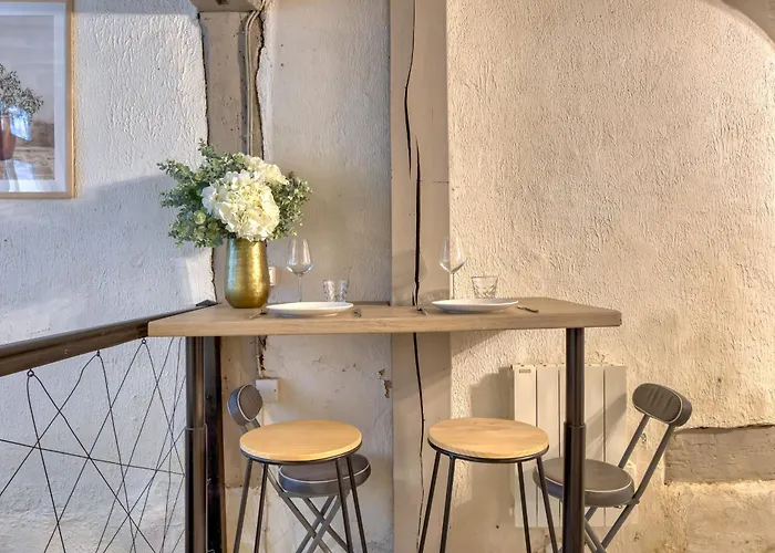 Le Nid Vouté Avec Terrasse Situé Au Coeur De Ruan