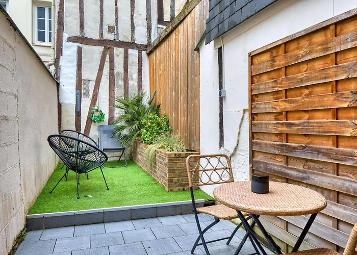 Le Nid Vouté Avec Terrasse Situé Au Coeur De *